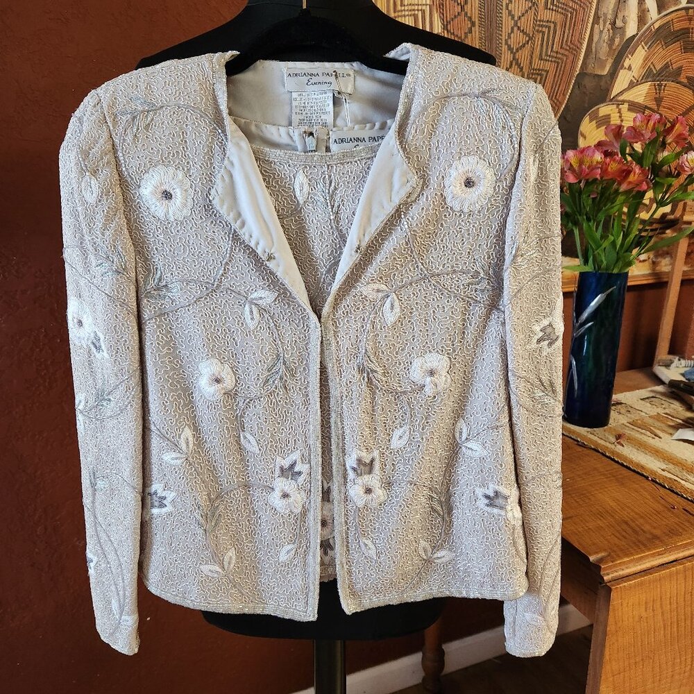 2 PC Adrianna Papell Evening Beaded shell and Jacket Size 6P Gray and White